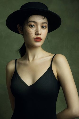 女士经典肖像
