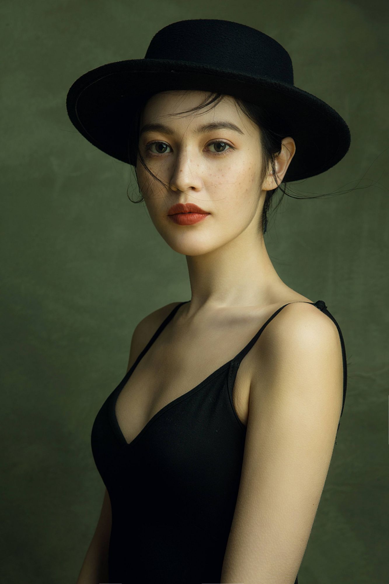 女士经典肖像