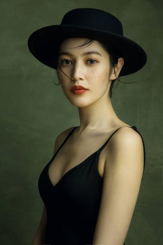 女士经典肖像